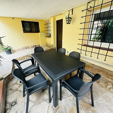 Lägenhet Piso Con Jardin, De Playa Fenals