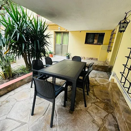 Piso Con Jardin, De Playa Fenals
