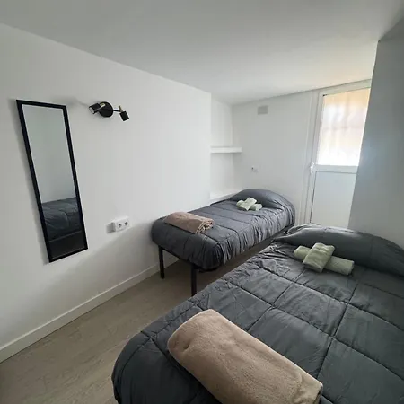 Piso Con Jardin, De Playa Fenals Apartament