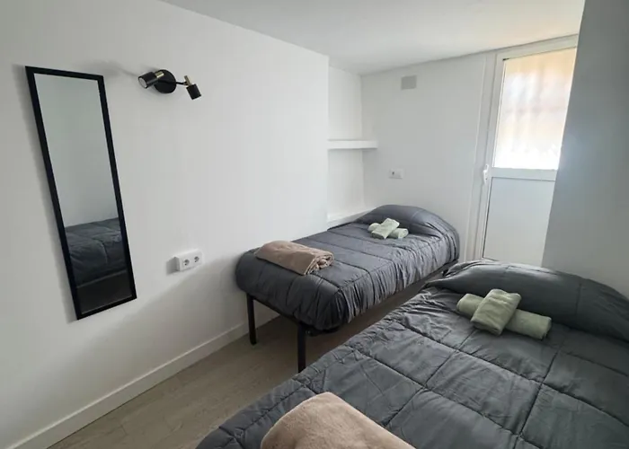 Piso Con Jardin, De Playa Fenals Apartment
