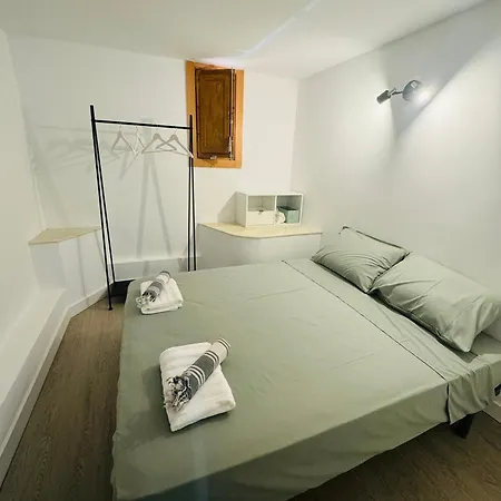 Piso Con Jardin, De Playa Fenals Apartment
